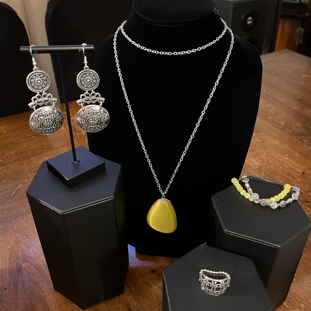 Elegant Silver and Yellow Jewelry Set